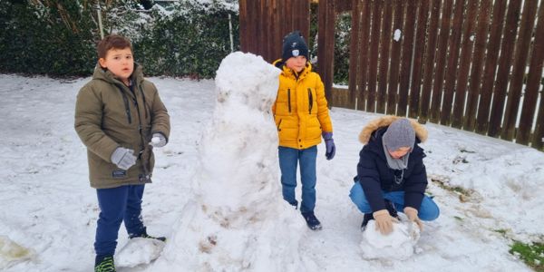 Pausenspiele im Schnee