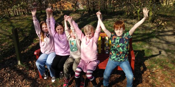 Unsere Freundschaftsbank steht!