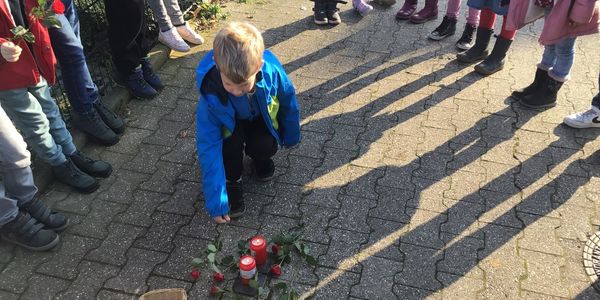 Reinigung  der Stolpersteine
